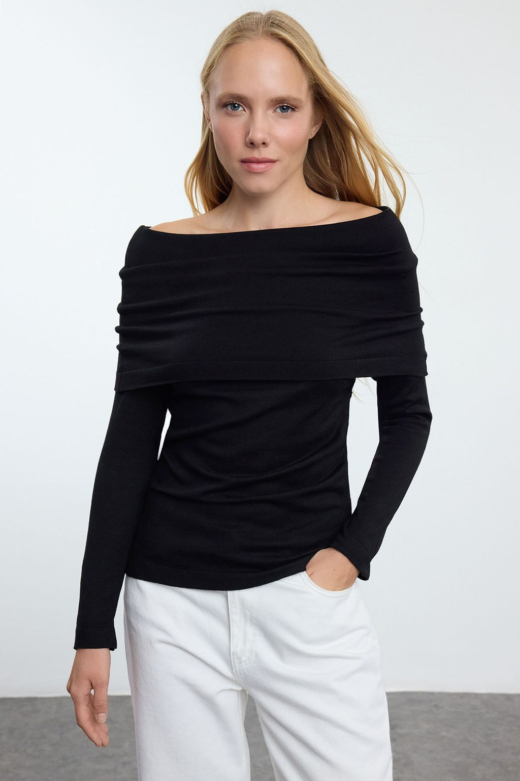TRENDYOLMILLA Ekru Premium Iplik/Ozel Iplik Carmen Yaka Triko Kazak TWOAW25KZ00157