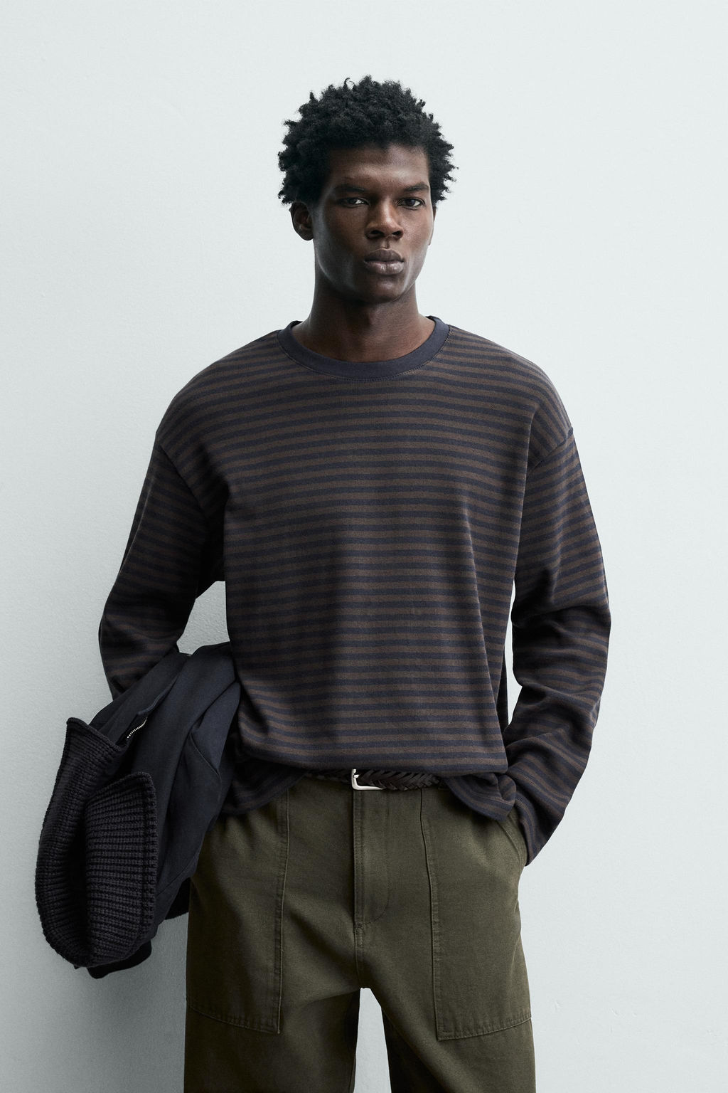 STRIPED T-SHIRT WITH CONTRASTING DETAIL - Zara фото 2