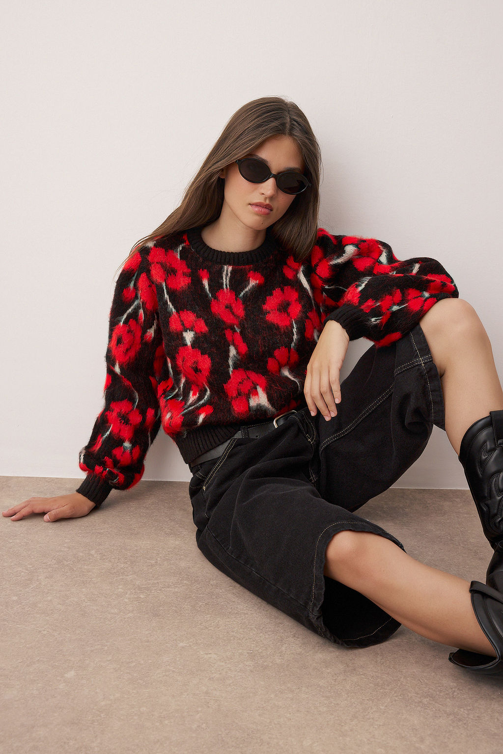 Siyah Yumusak Dokulu Cicekli Triko Kazak TWOAW26KZ00146