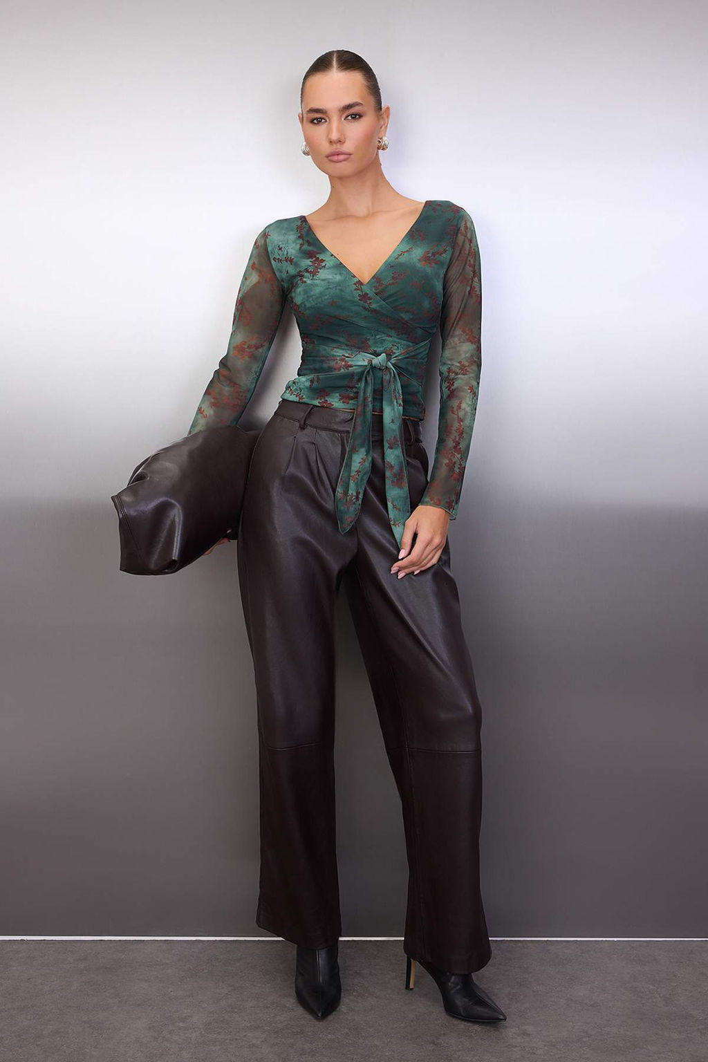 Haki Soyut Cicekli Anvelop Fitted/Vucuda Oturan Tul Orme Bluz TWOAW26BZ00226