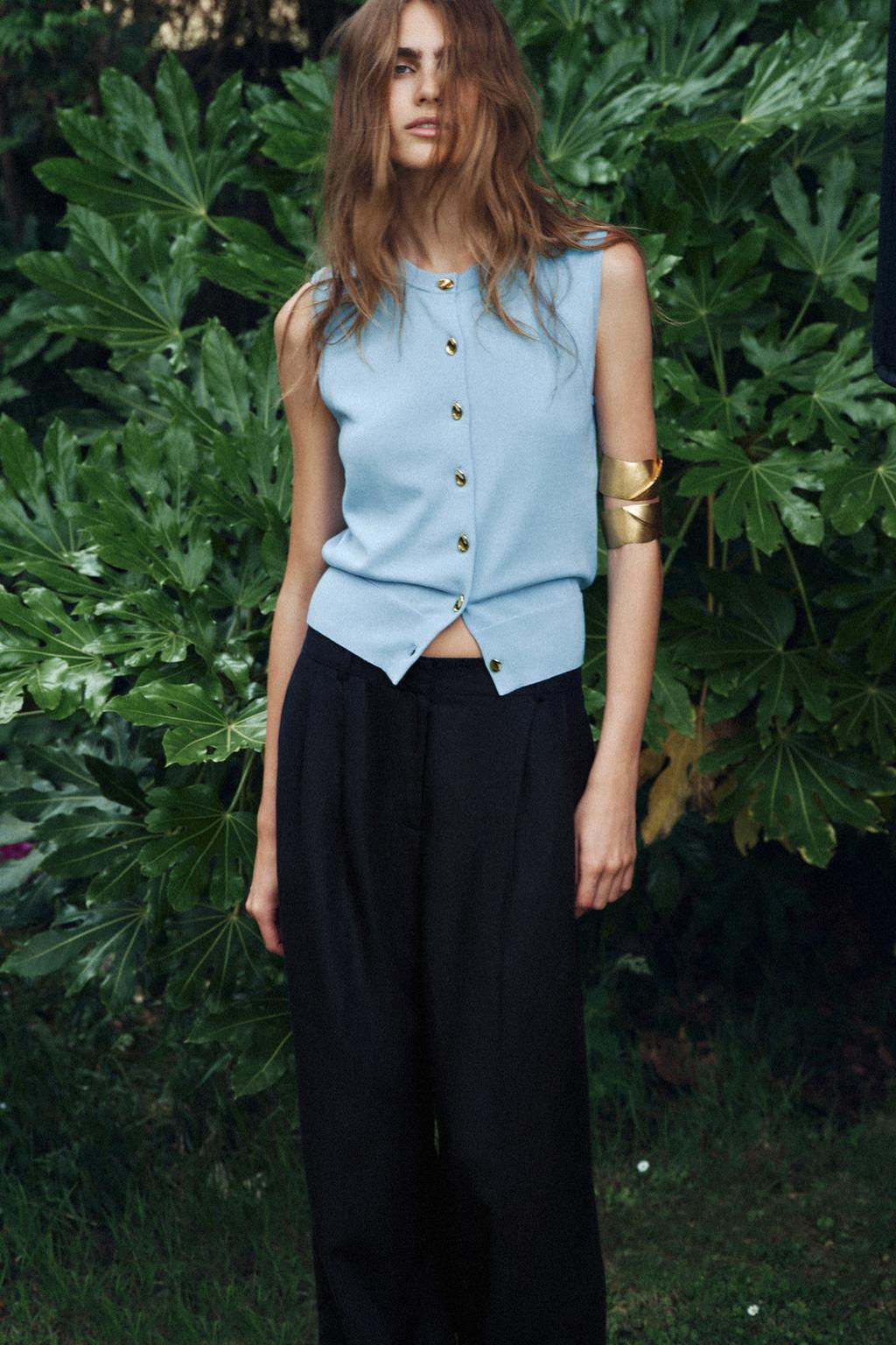 PLAIN KNIT TOP WITH GOLDEN BUTTONS - Zara фото 9