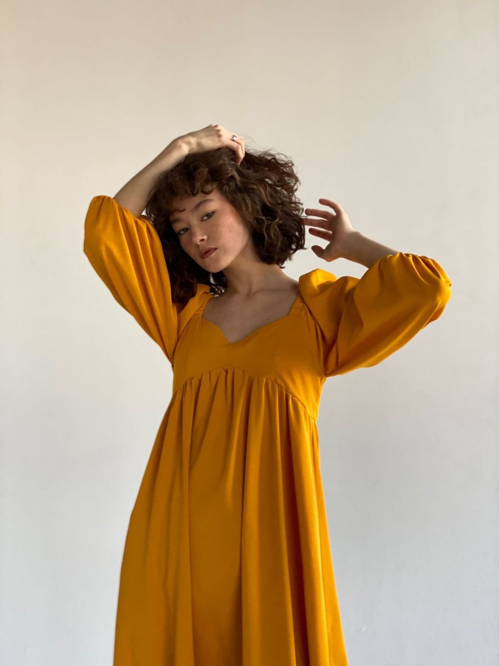 Платье-миди с пышными рукавами в цвете манго - Martichelli фото 17