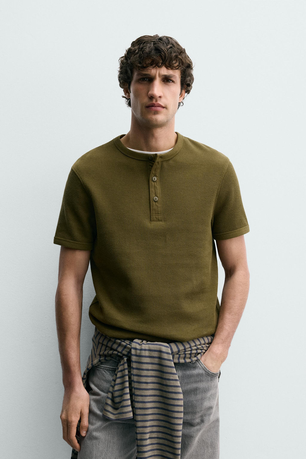 CAMISETA ESTRUCTURA CUELLO PANADERO / Khaki