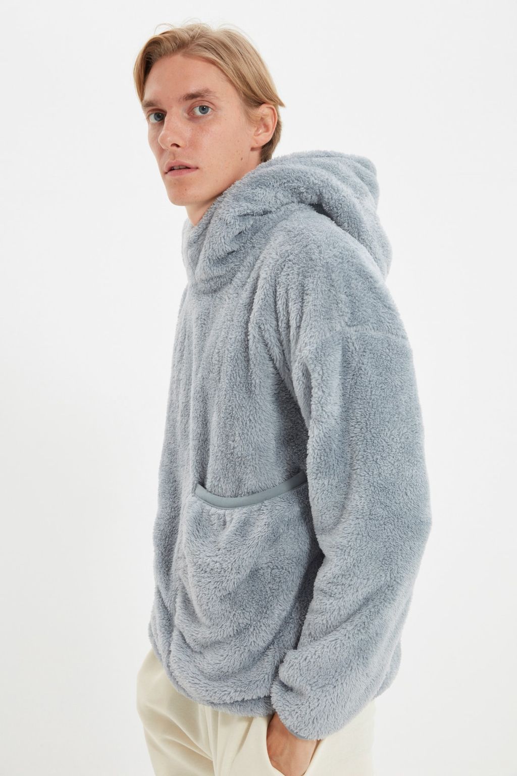 Gri Unisex Oversize/Genis Kesim Cift Cepli Etiket Detayl? S?cak Tutan Pelus Sweatshirt TMNAW22SW1708 - Trendyolmilla фото 2