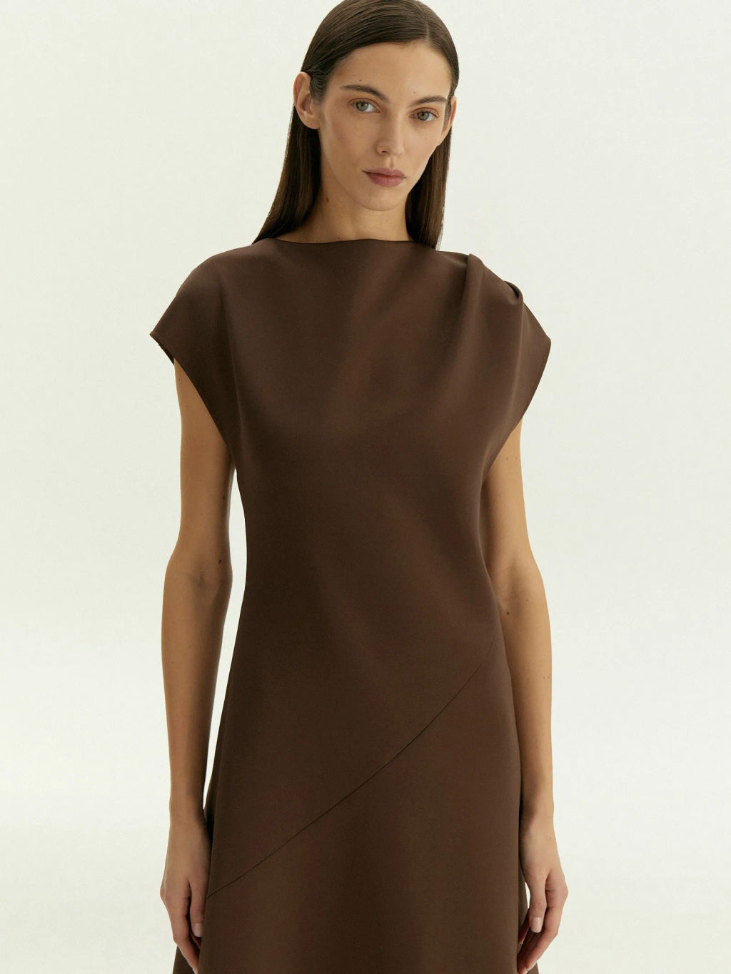 Трикотажное платье миди косого кроя из хлопка, PL1675/crayon - Emka фото 5