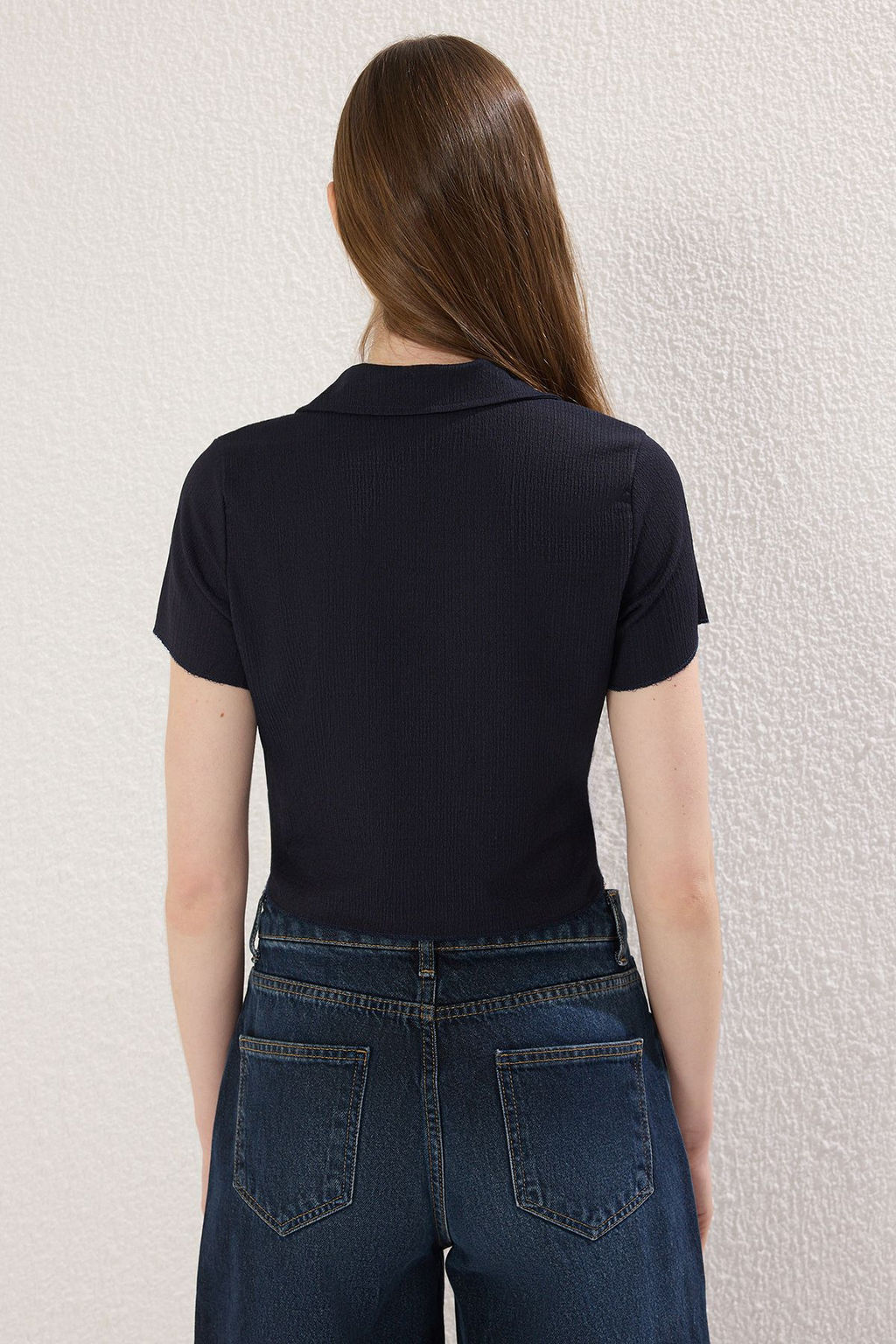 Trendyolmilla Tas Polo Yaka Dugmeli Burumcuk/Dokulu Orme Bluz TWOSS25BZ00397