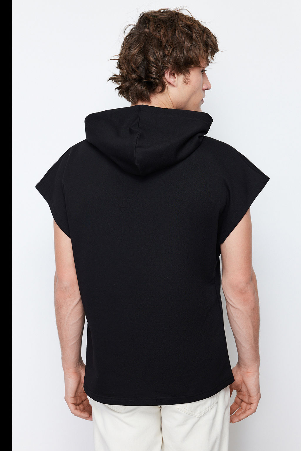 TRENDYOL MAN Siyah Kapusonlu Oversize/Genis Kesim K?sa Kollu Duz T-Shirt TMNSS20SW0148 - Trendyolmilla фото 5