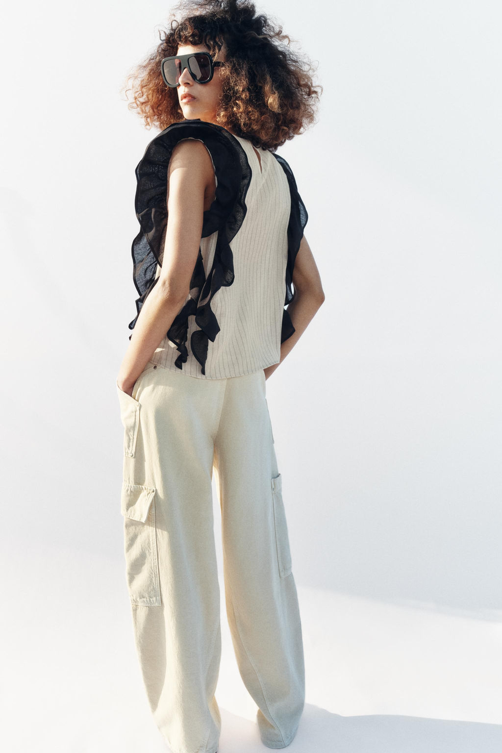 BLUSA RAYAS VOLANTES / Negro / Crudo - Zara фото 5