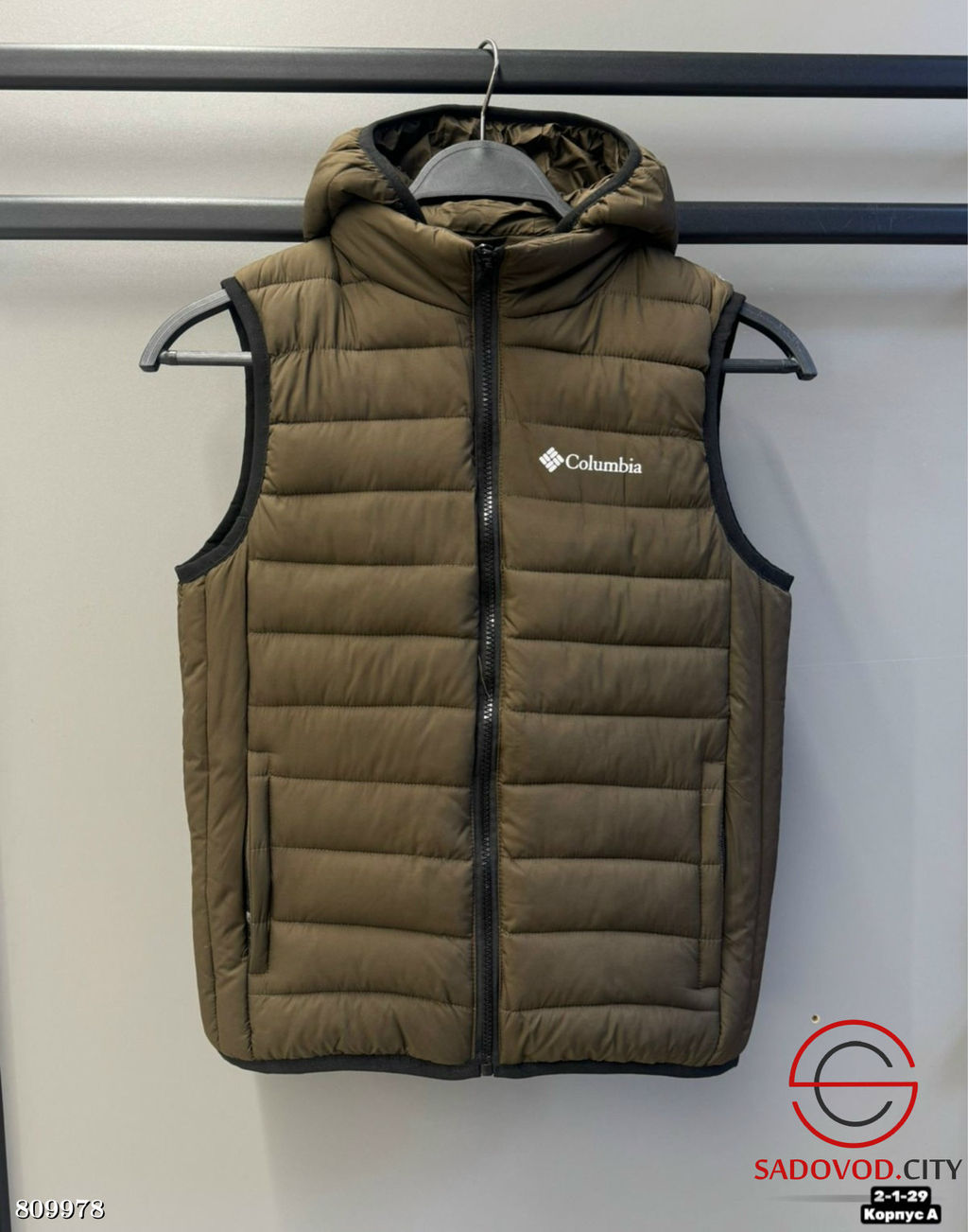 Жилетка для мальчика с капюшоном