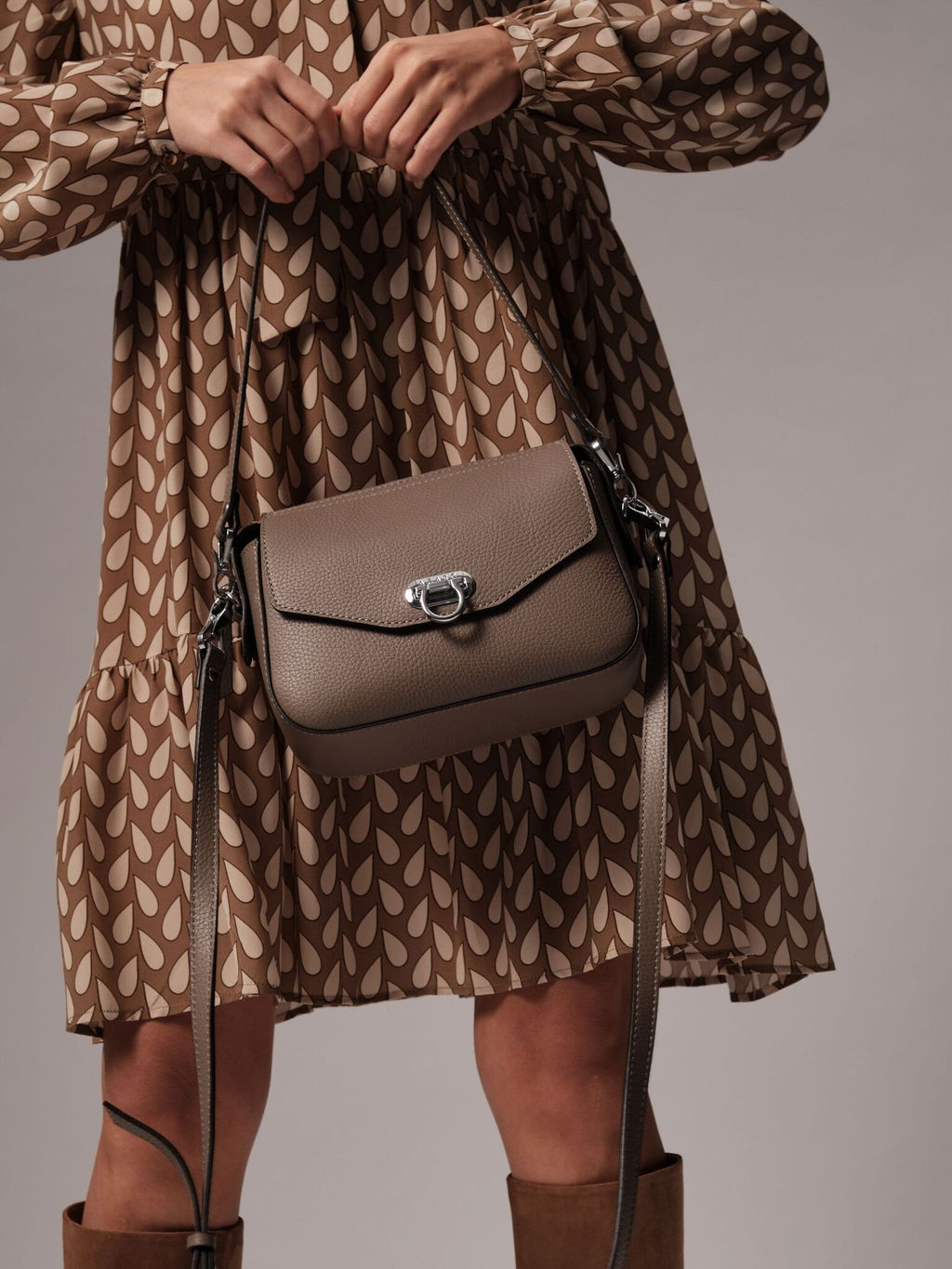 Сумка кожаная через плечо Azaro 3684 тауп