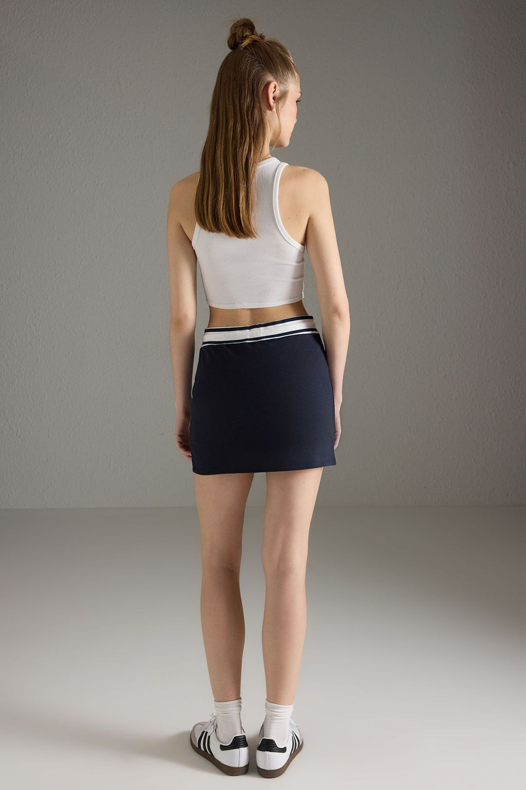 Trendyolmilla Lacivert Beli Lastikli Y?rtmacl? Mini Orme Sort Etek TWOSS25SR00202  фото 5