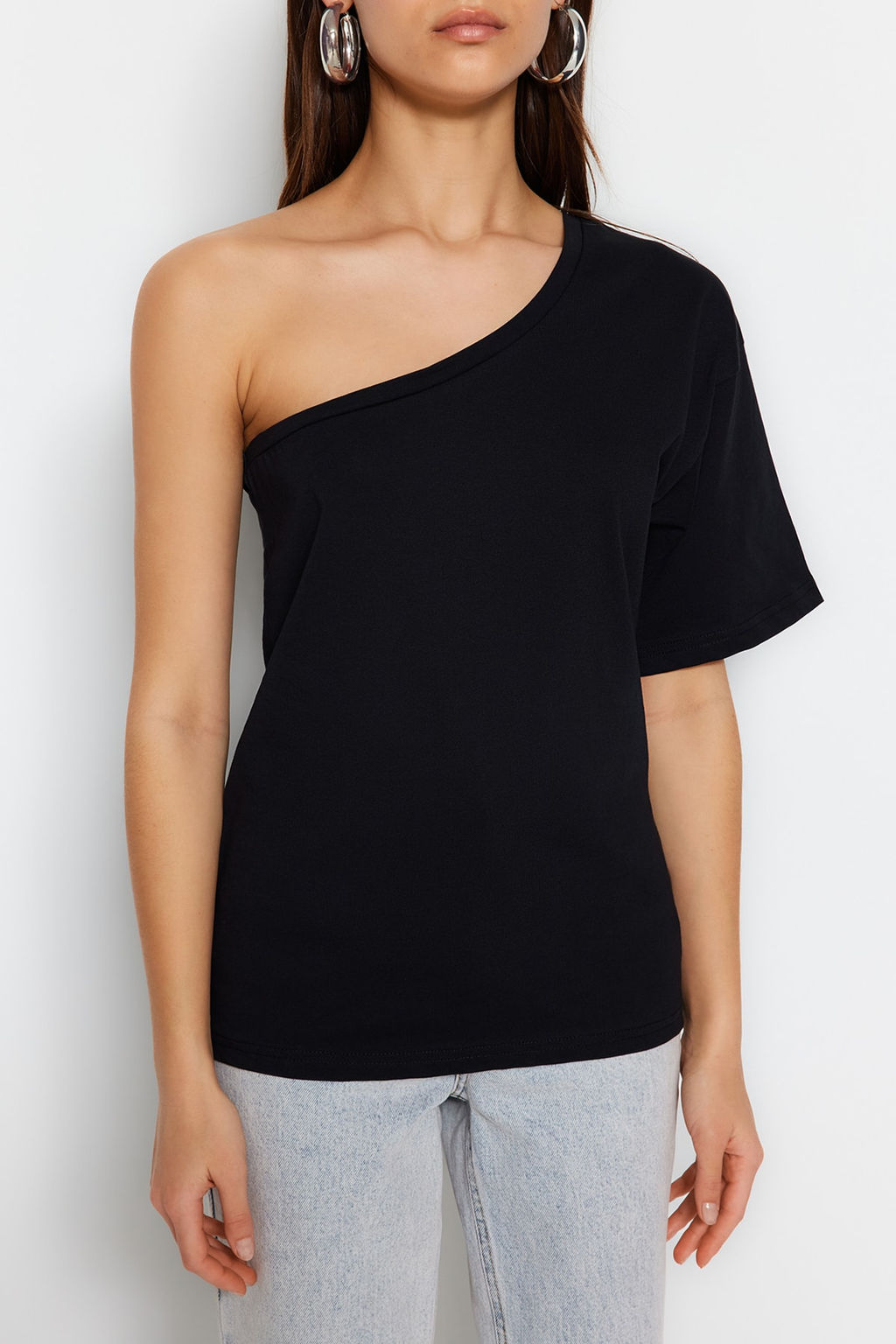 TRENDYOLMILLA Siyah Asimetrik Yaka %100 Pamuk Tek Kol Regular/Normal Kal?p Basic Orme T-Shirt TWOSS23TS00379 фото 3