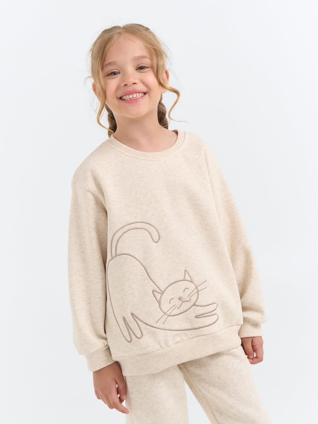 Свитшот Айвори с вышивкой утепленный