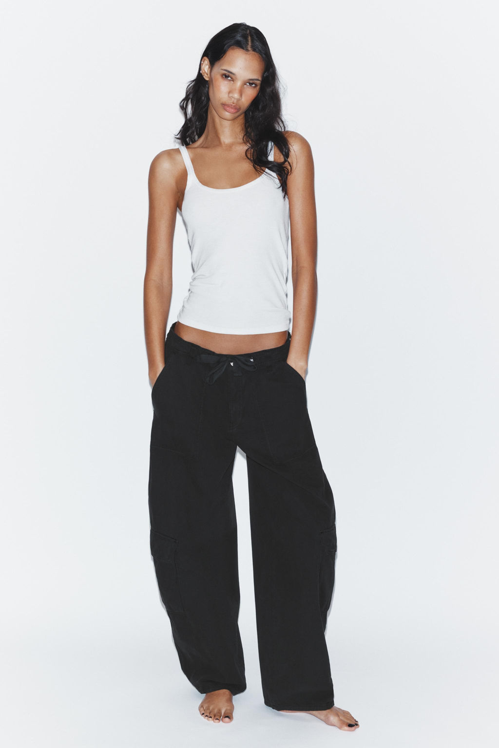 PANTAL?N OVERSIZE CARGO / Negro