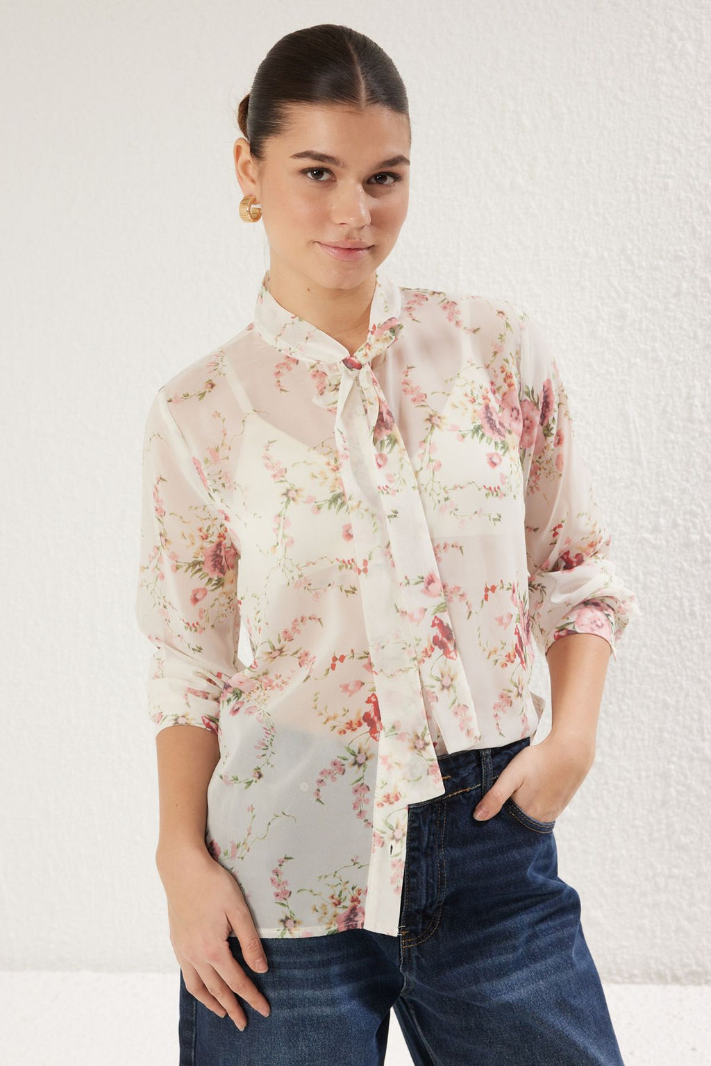 TRENDYOLMILLA Ekru Baglama Detayl? Cicek Desenli Sifon Kumas Dokuma Gomlek TWOSS25GO00044 фото 2