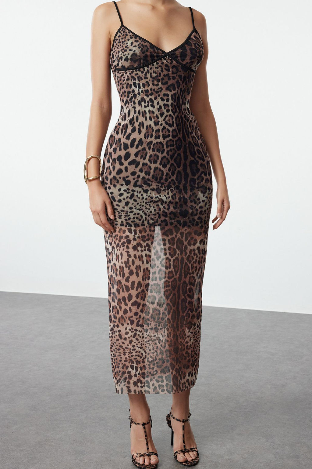 TRENDYOLMILLA Kahverengi Vucuda Oturan Leopar Desenli Tul Dokuma Elbise TPRSS24EL00292