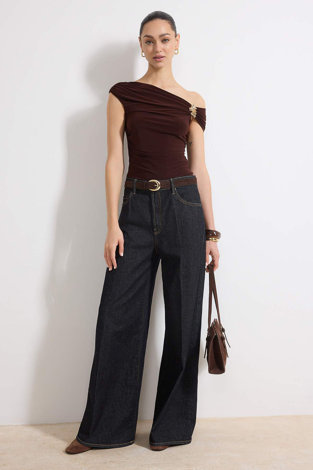 Kahverengi Fitted/Vucuda Oturan Asimetrik Yaka Aksesuar Detayl? Esnek Orme Bluz TWOSS26BZ00102