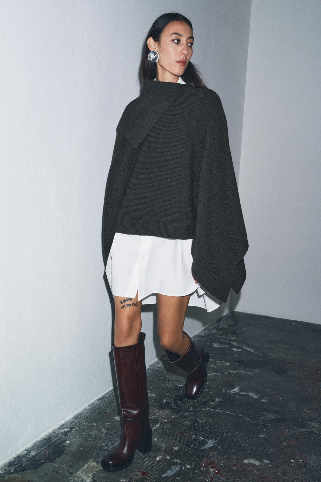 ASYMMETRIC NECK WOOL CAPE - Zara фото 3