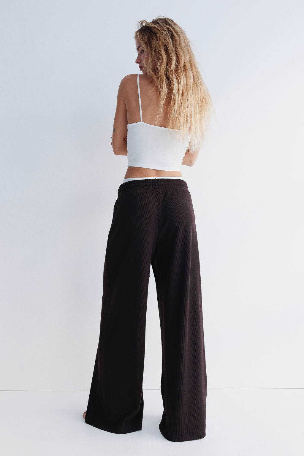 Pantal?n gofrado con cord?n de ajuste - H&m фото 6