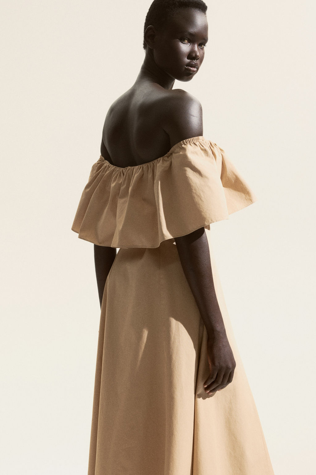 Vestido off-the-shoulder con volante - H&m фото 6