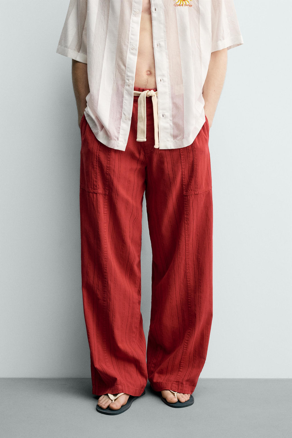 PANTAL?N RELAXED FIT ESTRUCTURA RAYAS / Rojo