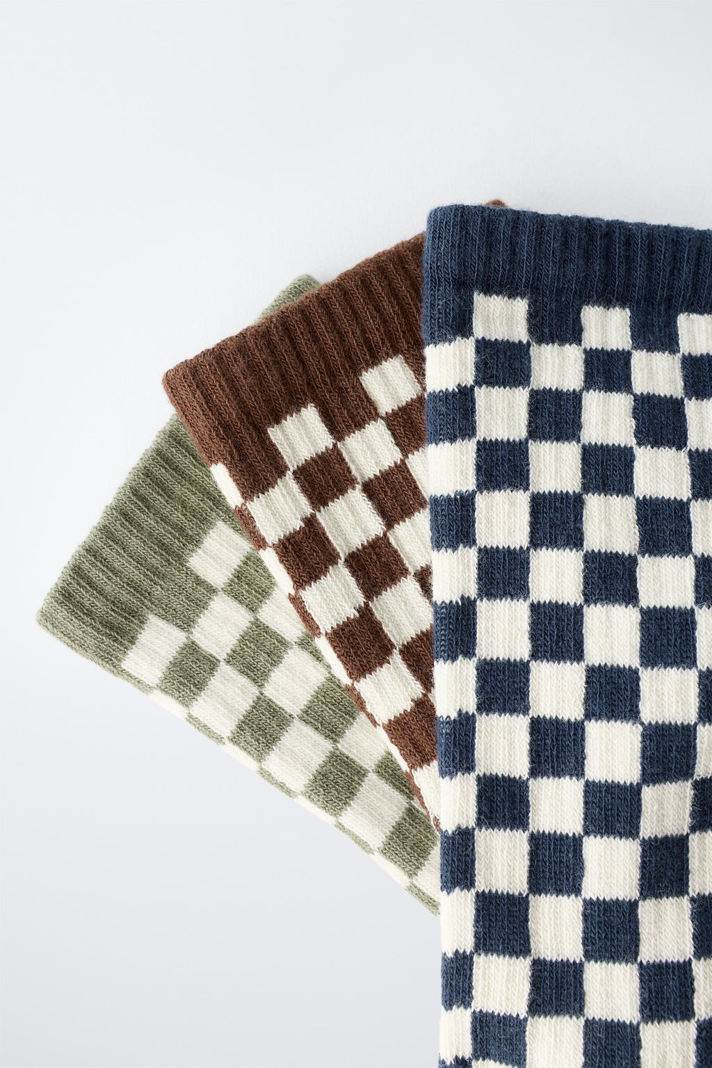 PACK TRES CALCETINES LARGOS CUADRO DAMERO / Beige claro