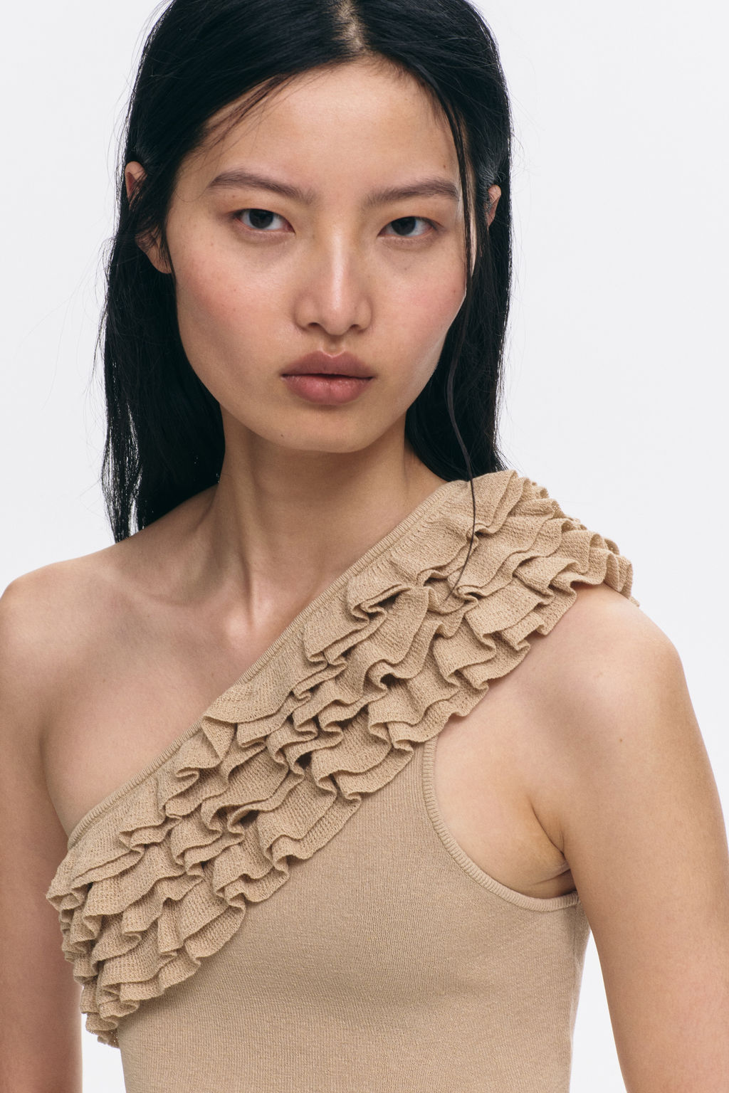 Crop top de un hombro con ribetes de volante - H&m фото 5