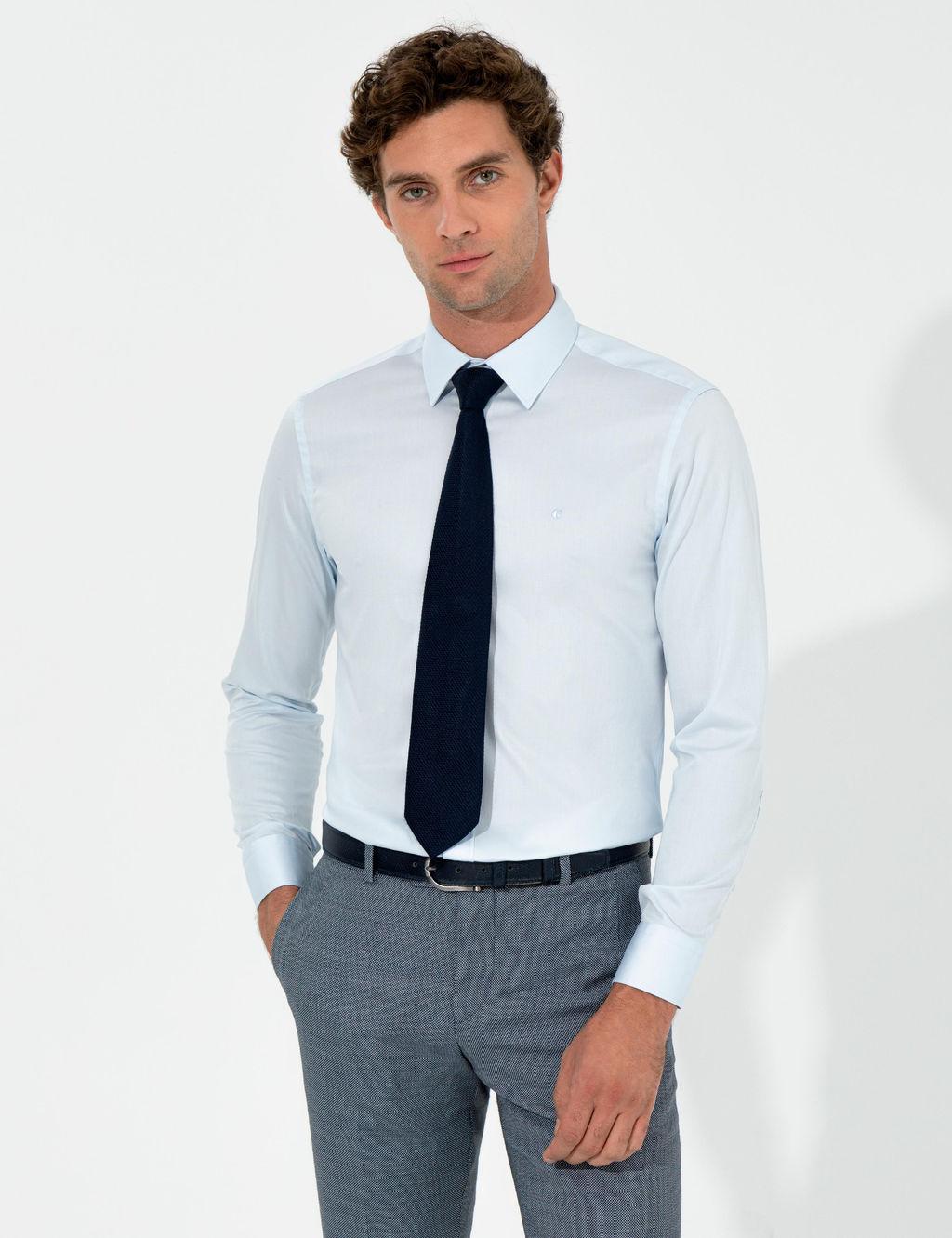 Голубая базовая рубашка зауженного кроя с длинным рукавом - Cacharel фото 8
