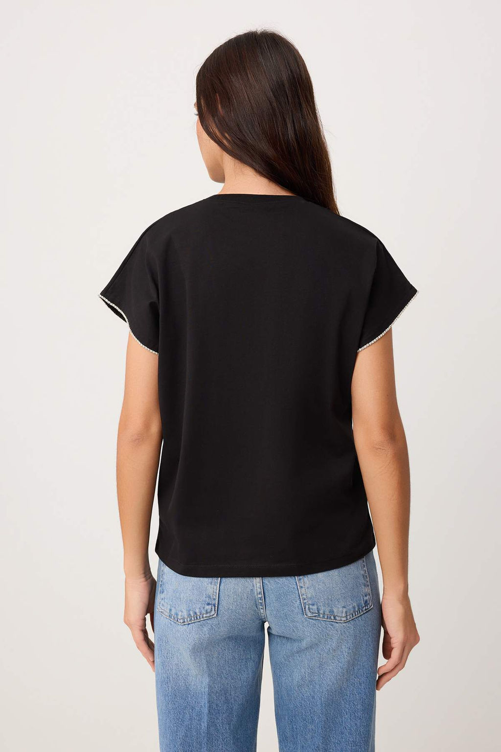 Siyah %100 Kal?n Pamuklu Kolu Tas Detayl? Regular/Normal Kal?p Ay Kol Orme T-Shirt TWOSS24TS00071 - Trendyolmilla фото 4