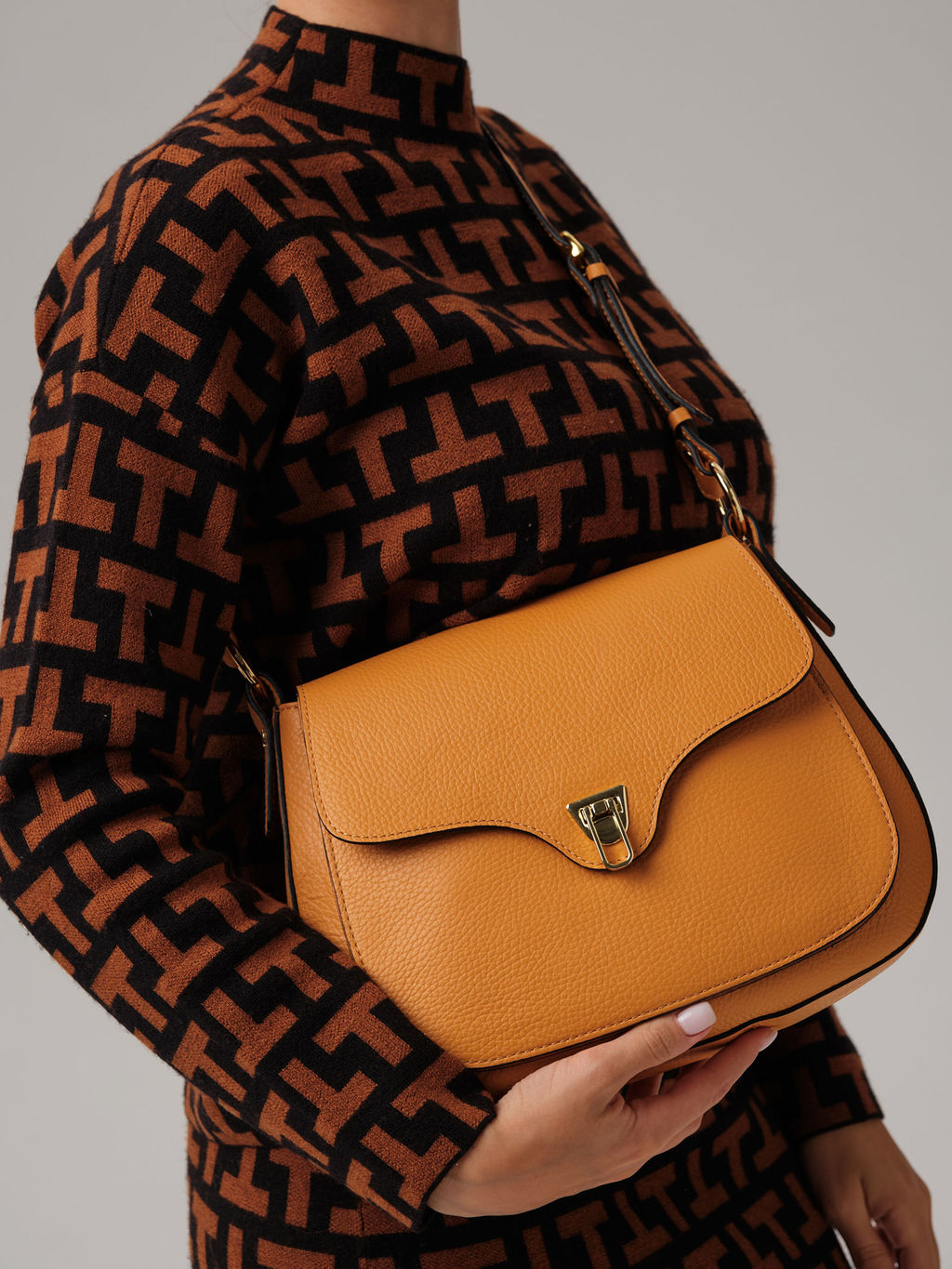 Кожаная сумка Azaro 30778 оранжевая тыква