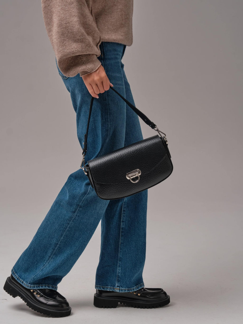 Кожаная сумка кросс-боди Azaro 31049 черный соло