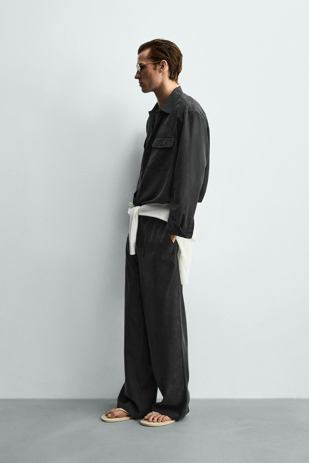 PANTAL?N FLUIDO RELAXED FIT / Gris oscuro