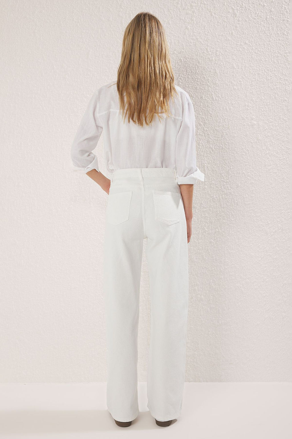 Beyaz Yuksek Bel Wide Leg Jeans TWOSS25JE00294 - Trendyolmilla фото 4
