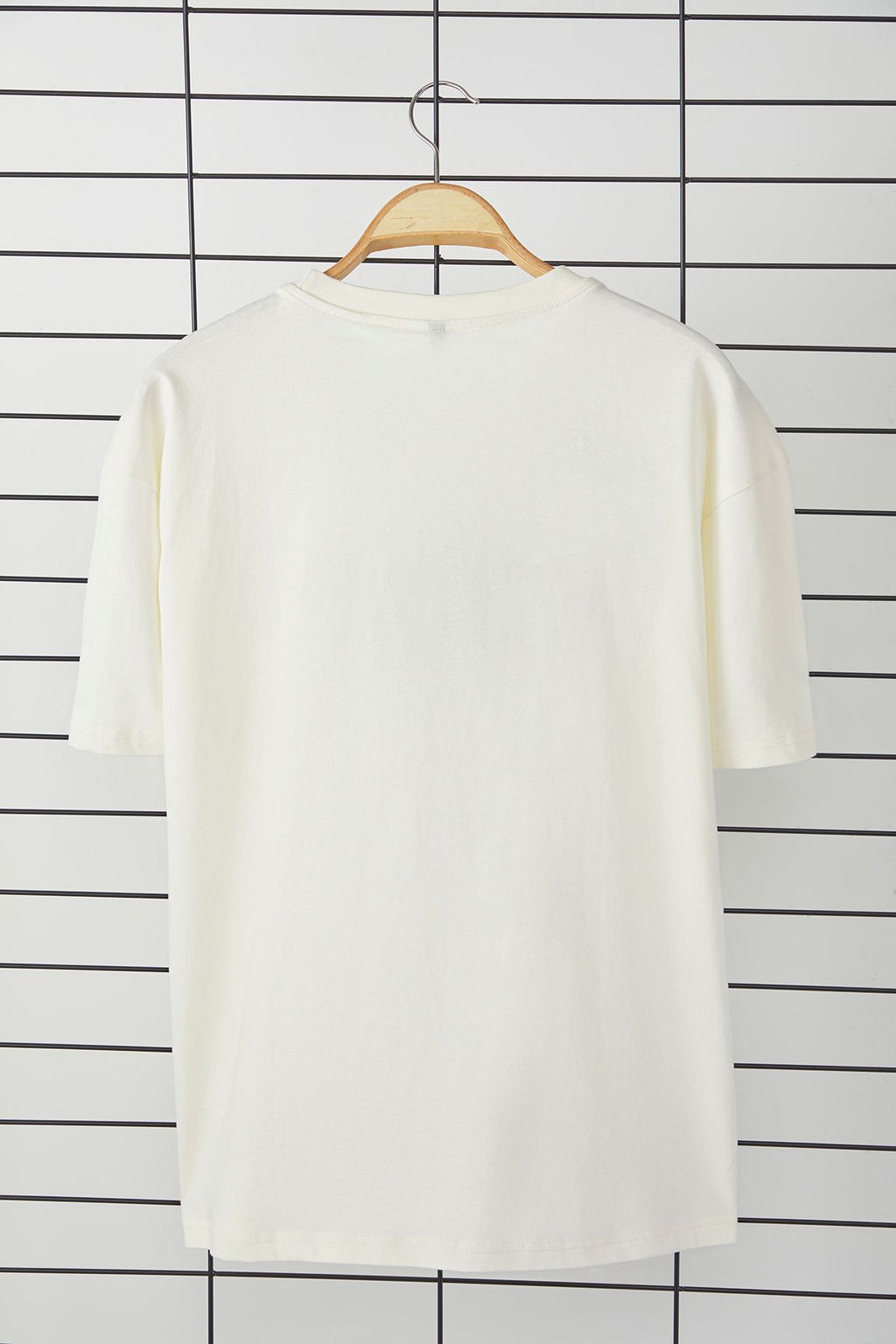 TRENDYOL MAN Ekru Unisex Oversize/Genis Kesim Bisiklet Yaka Yaz? Nak?sl? K?sa Kollu T-Shirt TMNSS25TS00023 - Trendyolmilla фото 7