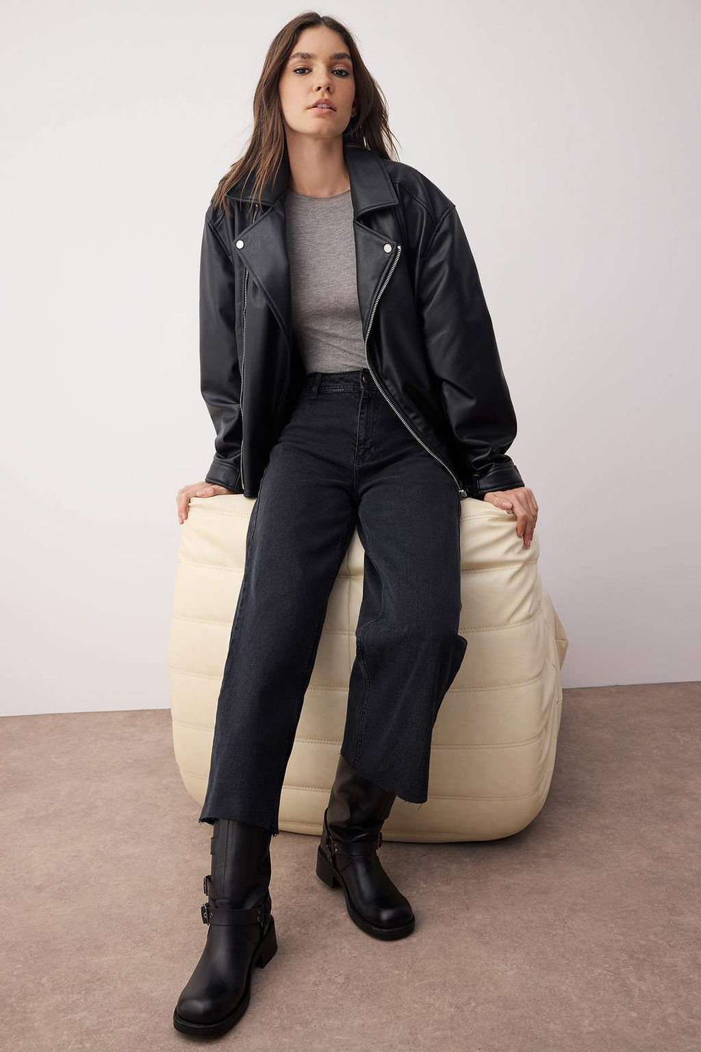 Siyah Yuksek Bel Pacas? Kesikli Comfort Culotte Jeans TWOAW26JE00048