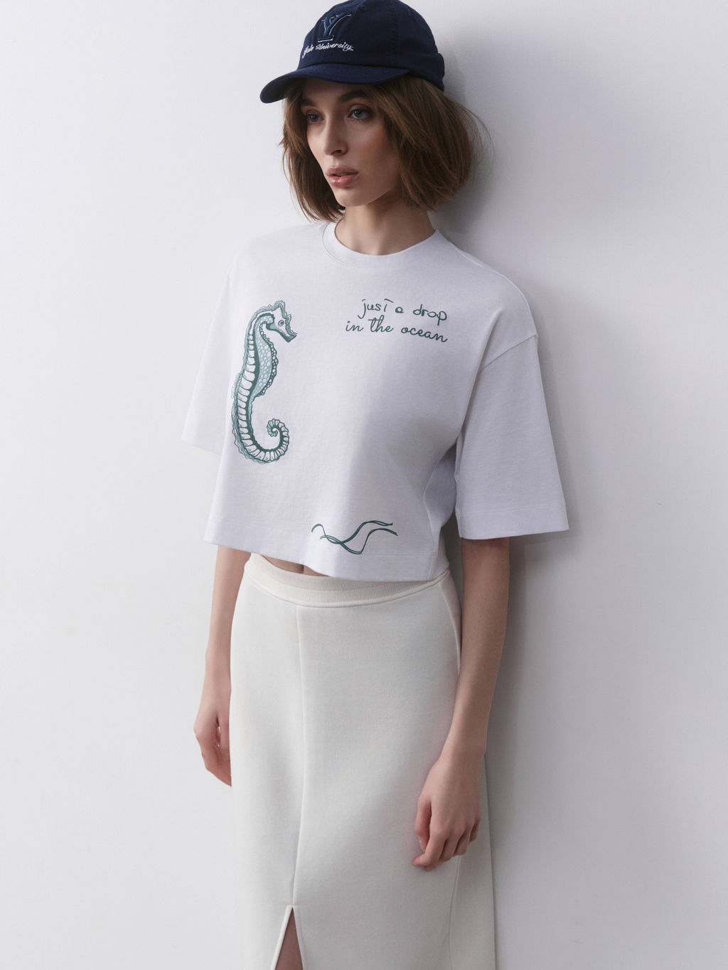 CONTE LD 2715 Укороченная футболка из хлопка с рисунком white-sea horse - Conte elegant фото 3