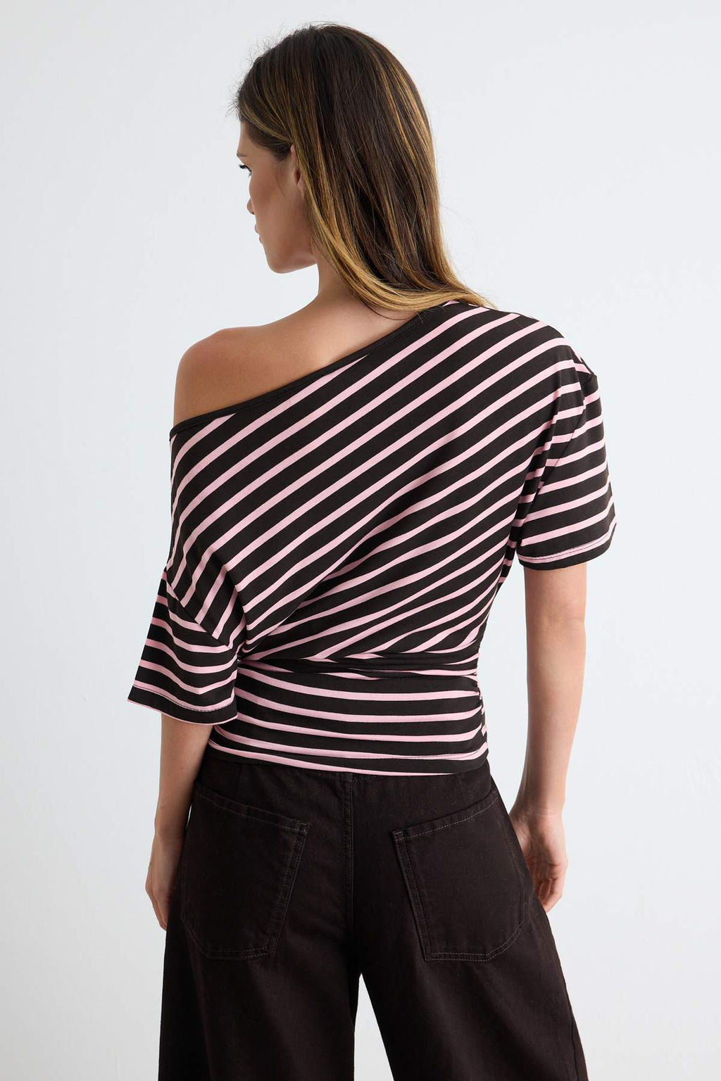 Kahverengi _izgili Fitted Kay_k Yaka K_sa B_zg_l_ Crop Yumu_ak _rme T-Shirt TWOSS26TS00286 - Trendyolmilla фото 4