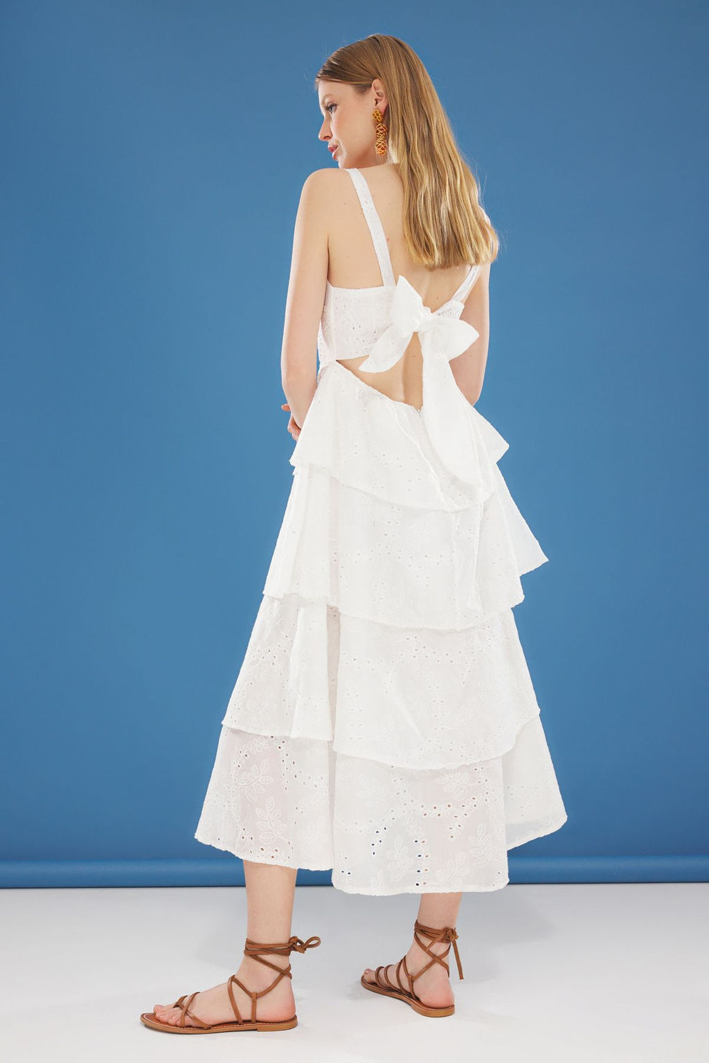 Trendyolmilla Ekru Etegi Belden Ac?lan S?rt? Baglama Detayl? Maxi Brode Dokuma Elbise TWOSS25EL00295