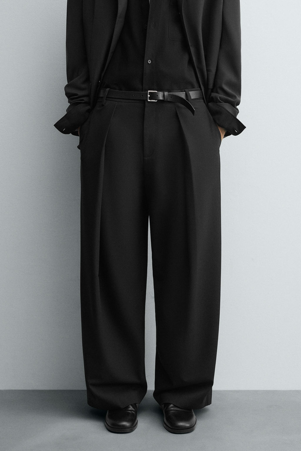PINSTRIPED PLEATED TROUSERS - Zara фото 23
