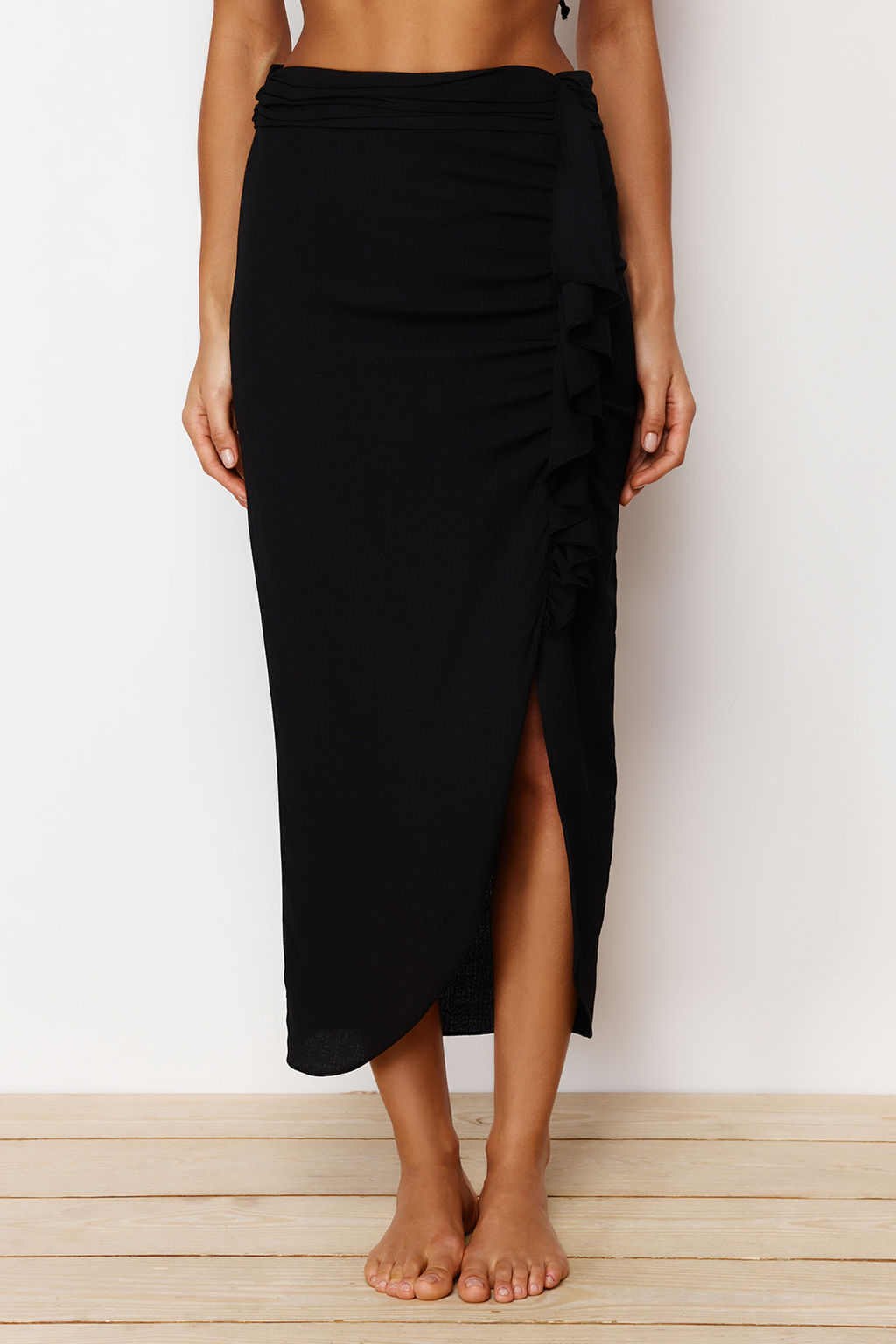 TRENDYOLMILLA Siyah Midi Dokuma Volanl? Plaj Etegi TBESS24ET00015
