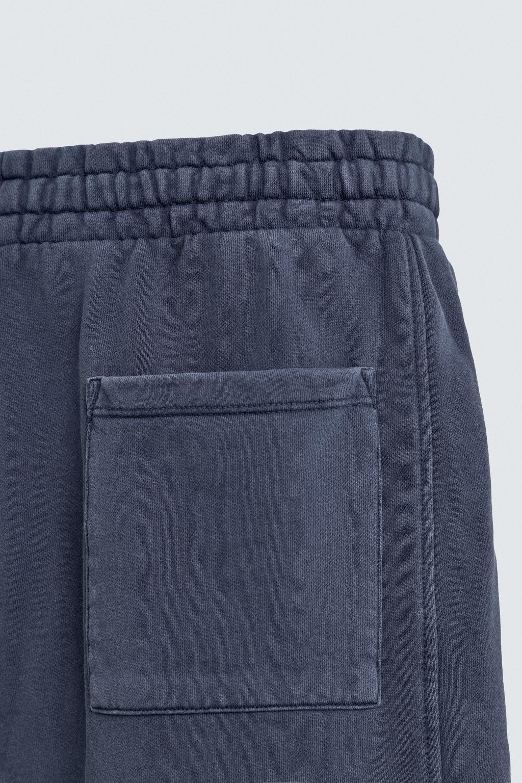 BERMUDA JOGGER B?SICA LAVADA / Azul?n