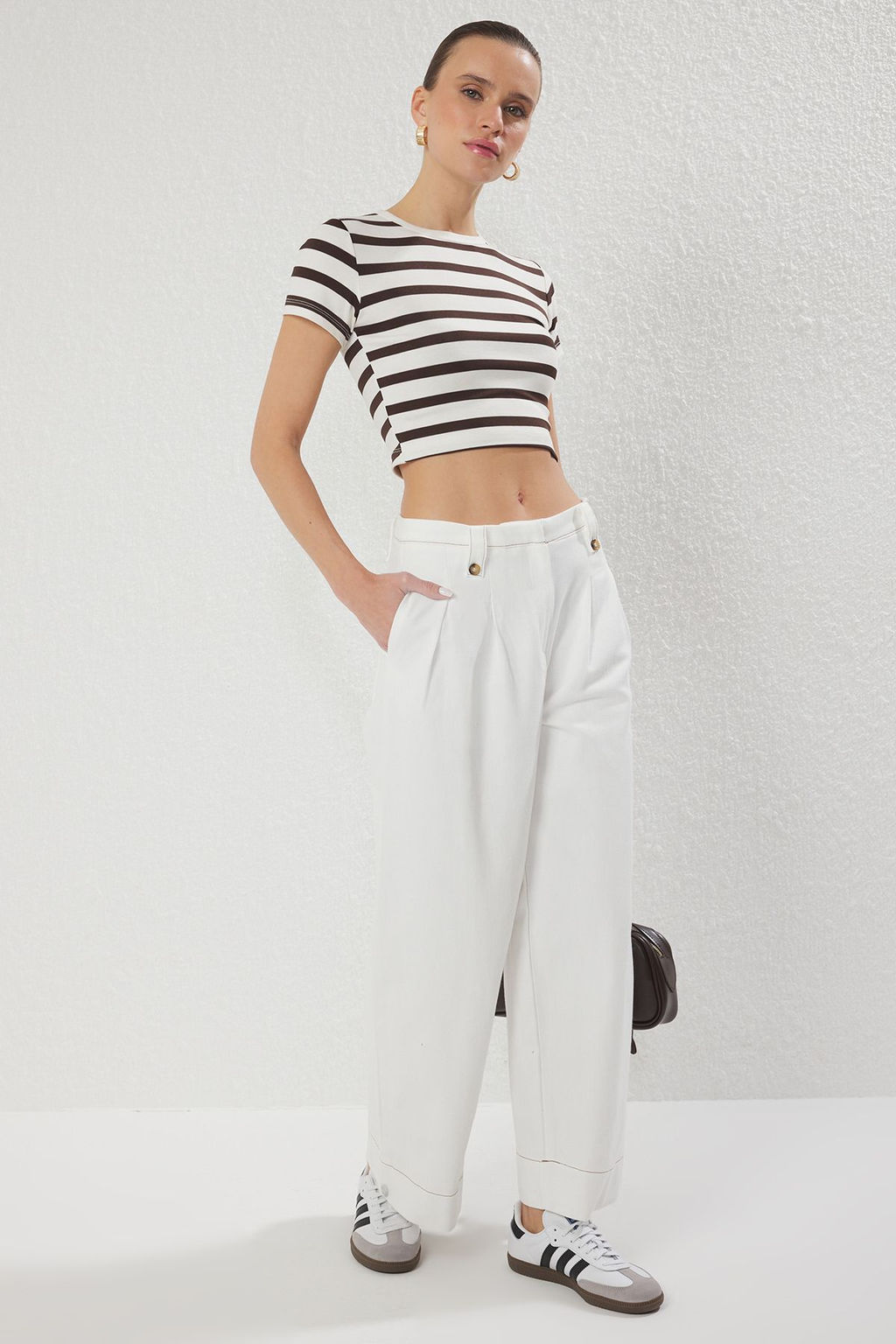 Trendyolmilla Beyaz Kal?n Gabardin %100 Pamuk Kumas Wide Leg Extra Genis Paca Pantolon TWOSS25PL00100