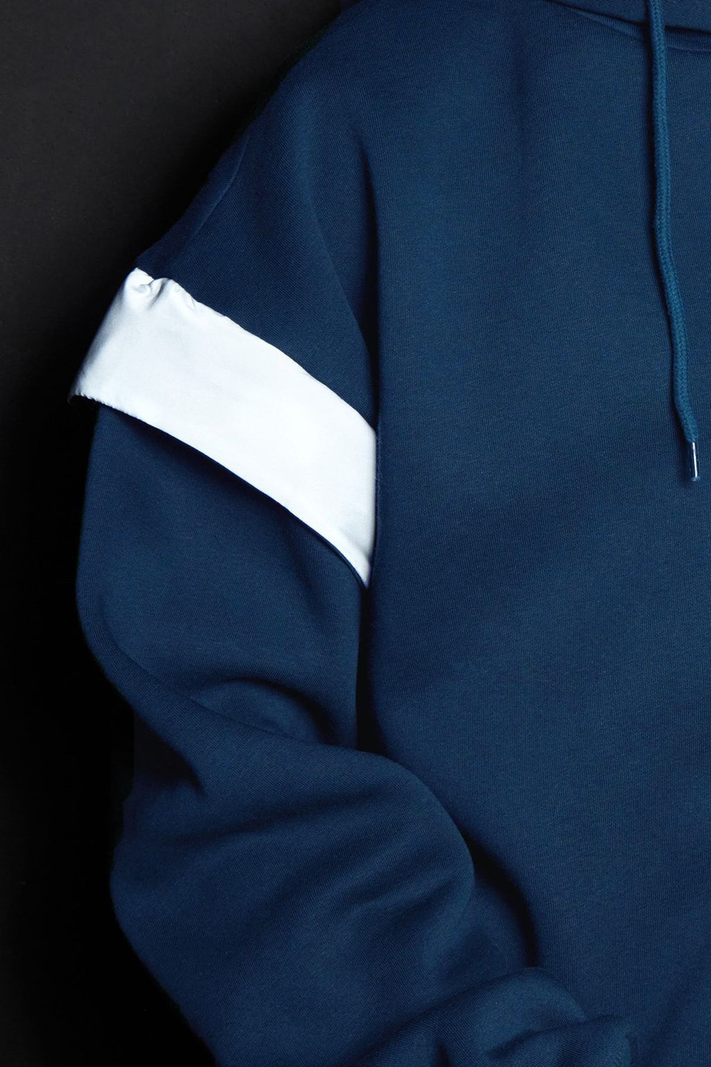 Indigo Oversize/Genis Kesim Kapusonlu Reflektor Detayl? Ici Polarl? Sweatshirt TMNSS20SW0205 - Trendyolmilla фото 5
