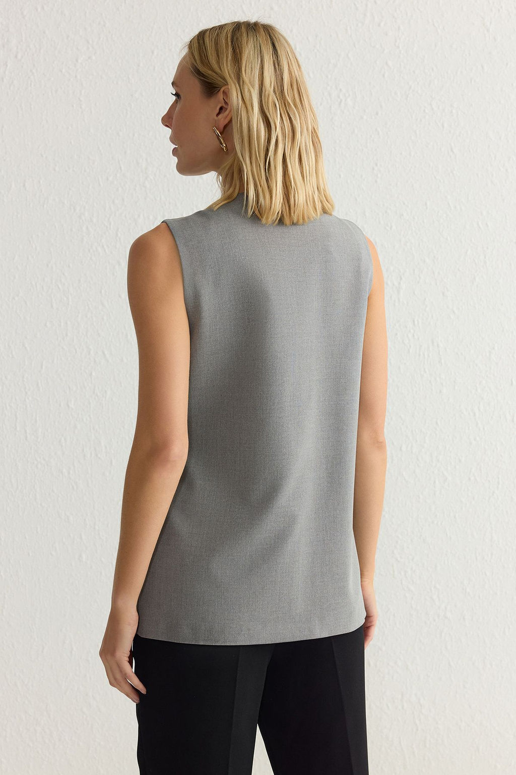 TRENDYOLMILLA Gri Oversize Baglama Detayl? Poliviskon Dokuma Yelek TWOSS25YE00013 фото 5