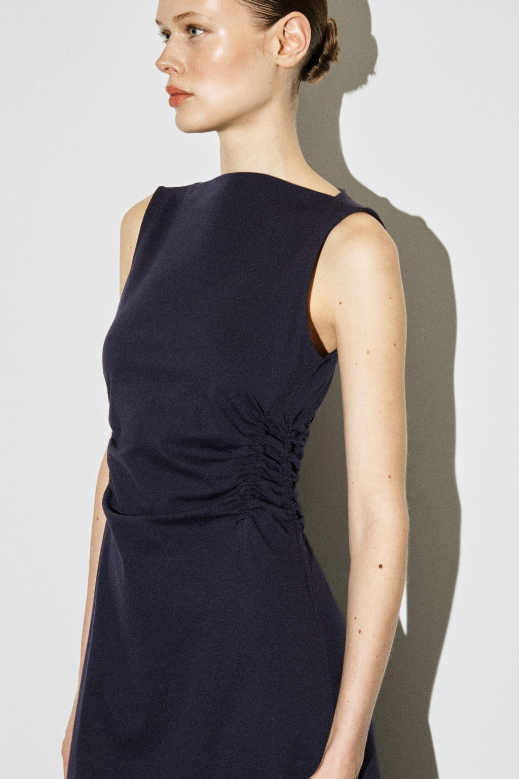 VESTIDO DE ALGOD?N EL?STICO CON CINTURA FRUNCIDA - H&m фото 3