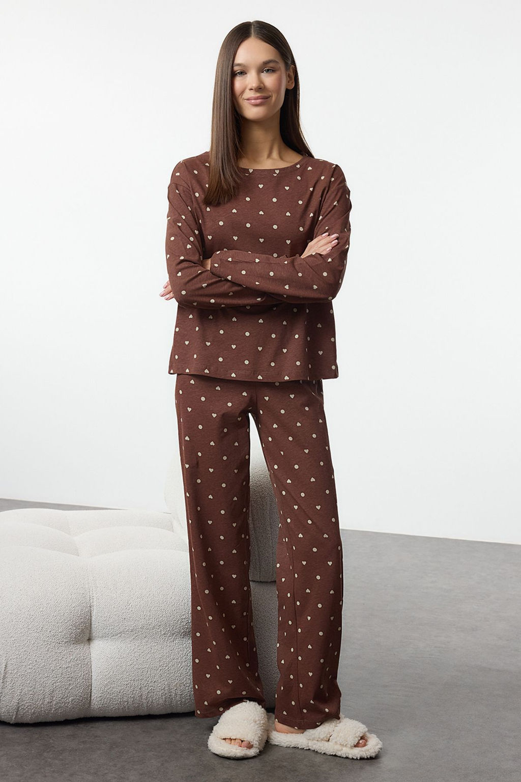 Kahverengi %100 Pamuklu Puantiye ve Kalpli Orme Pijama Tak?m? THMAW25PT00039