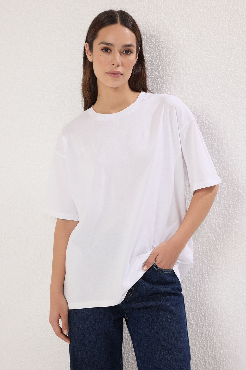 TRENDYOLMILLA Siyah-Beyaz 2li Paket %100 Pamuk Oversize/Genis Kal?p Bisiklet Yaka Orme T-Shirt TWOSS24TS00223  фото 5