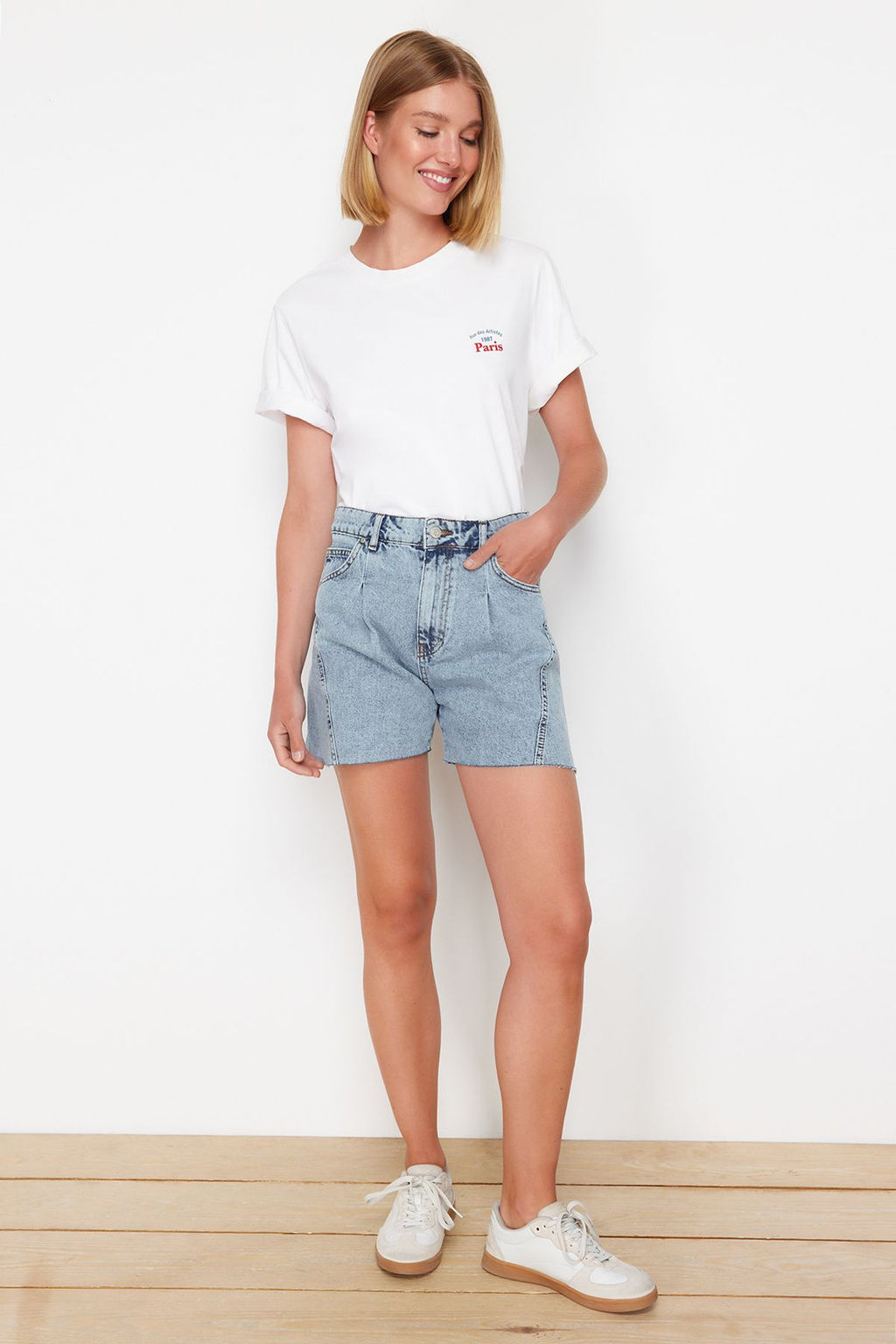 Ac?k Mavi Pileli Yuksek Bel Denim Sort TWOSS24SR00192 - Trendyolmilla фото 2