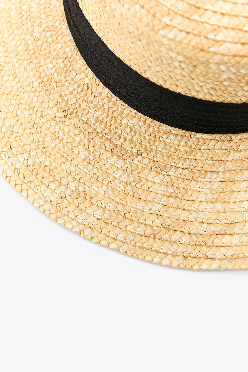 HAT WITH CONTRAST BAND