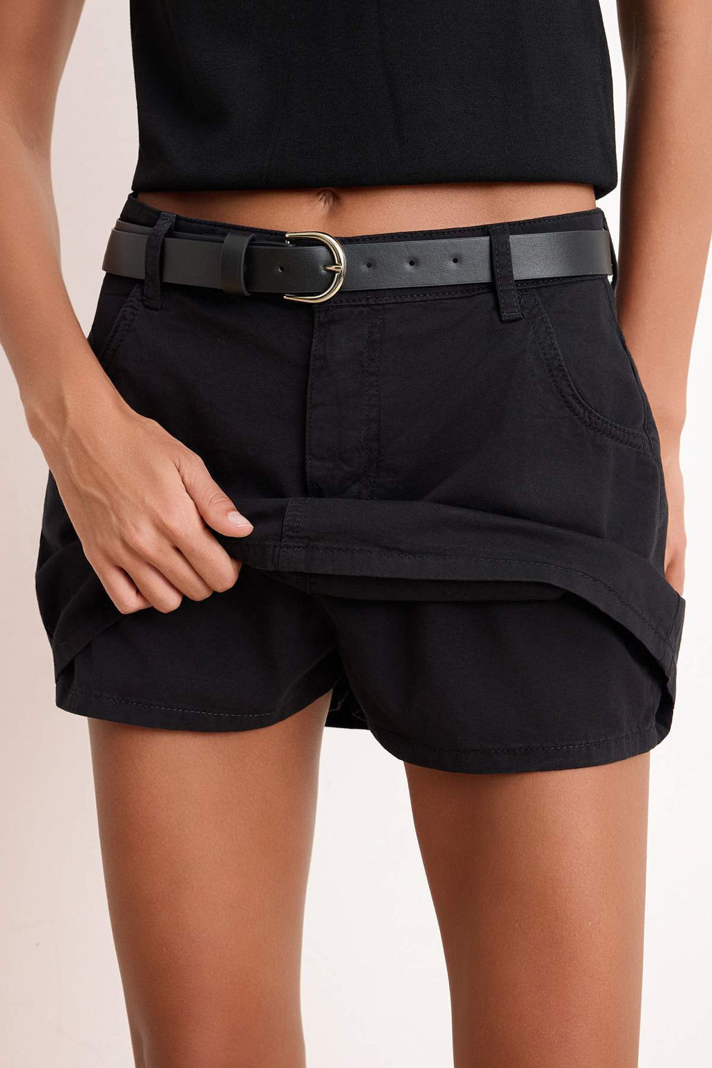 Siyah Kemerli Dusuk Bel Mini Denim Sort Etek TWOSS25SR00116